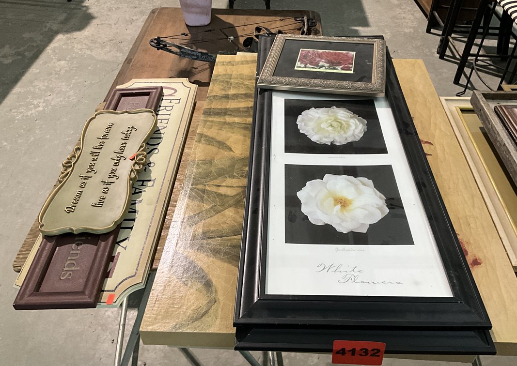 3 Welcoming Signs & 4 Pcs Of Art 