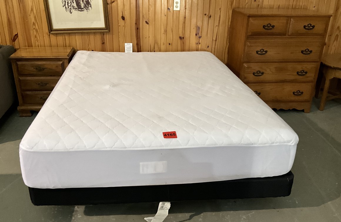 Queen Bed, Dresser, & Night Stand 