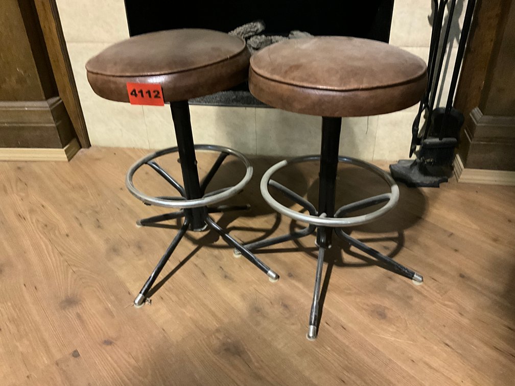 2 Stools 