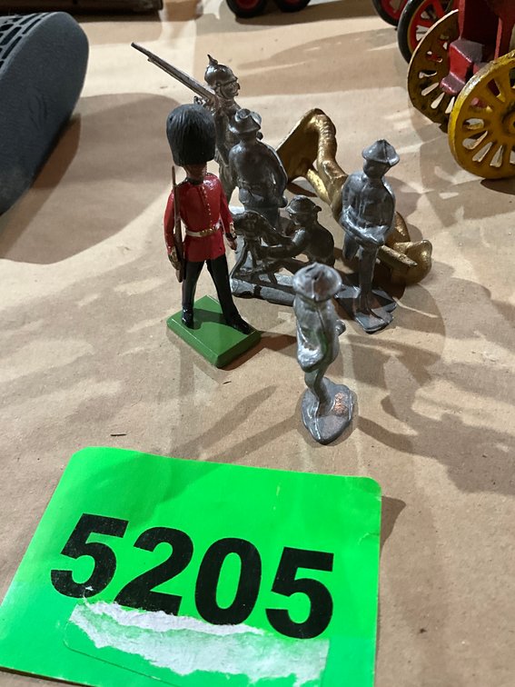 7 Metal Soldiers 