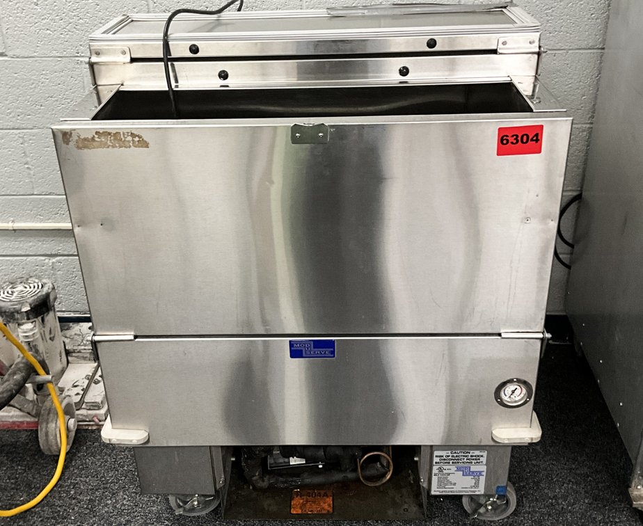 Avantco MCT-SM1 8 Crate Milk Cooler