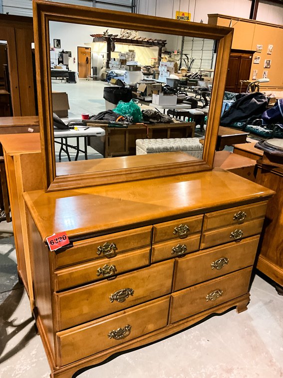 7 Drawer Dresser w/ Mirror