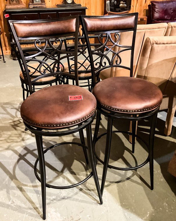 2 Bar Stools