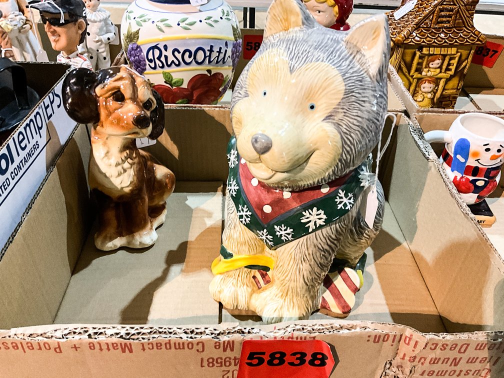 1 Cookie Jar & 1 Décor Dog 