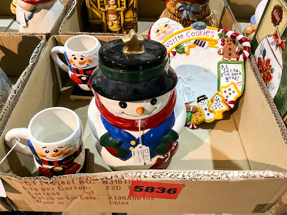 4 Pcs Snowmen Mugs & Cookie Jar 