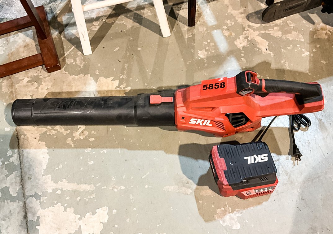 Skil Blower W/ Battery 