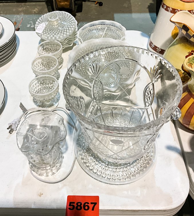 18 Pcs Mostly Fenton Hobnal 