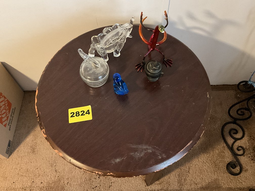 Round Lamp Table & Figurines 