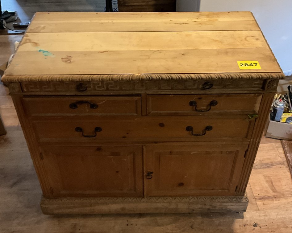 3 Drawer 2 Door Island Table