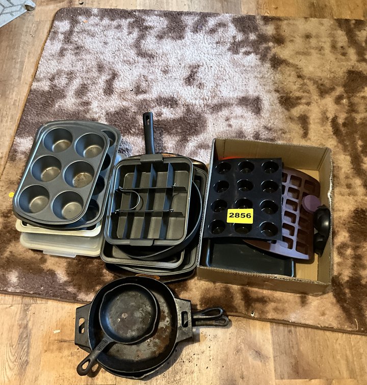 Misc. Cookware, Cast Iron Skillets, Cookie Sheets