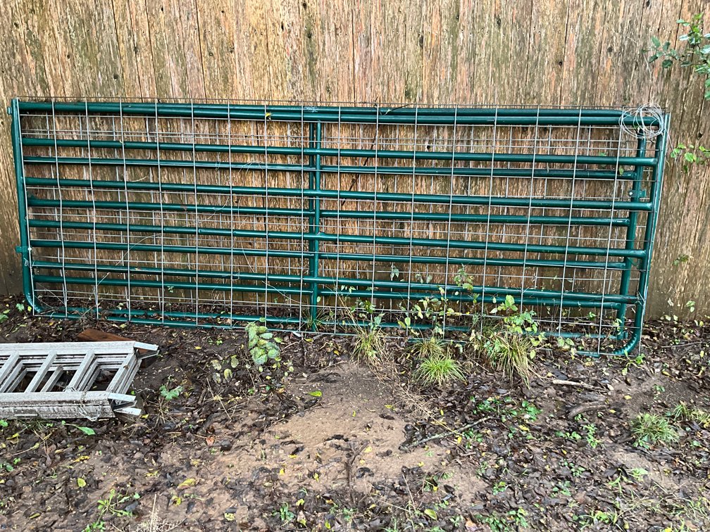 2 Metal Gates 