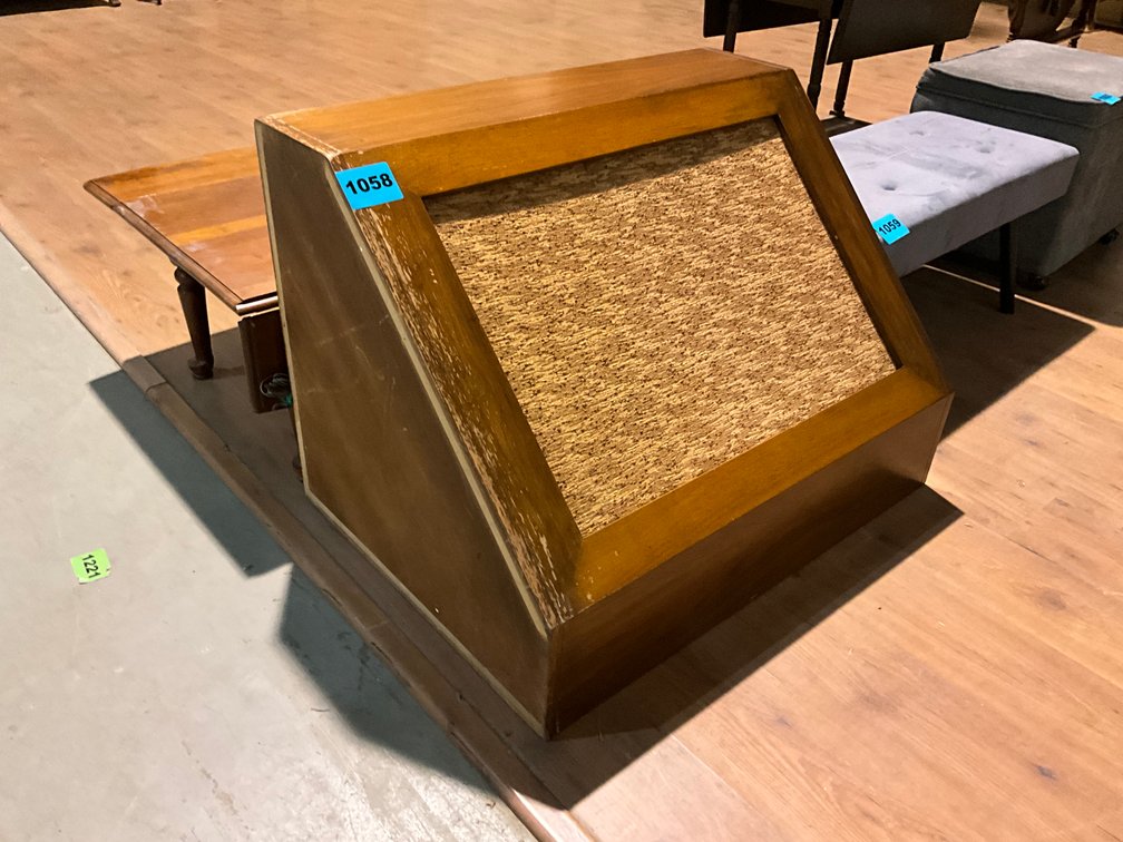Large Vintage Style Speaker 