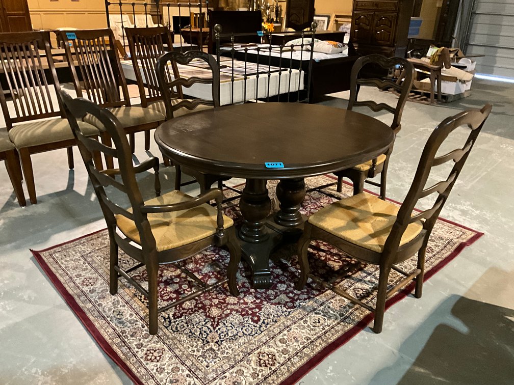 Oval Dining Table & Patterened Area Rug