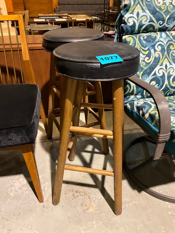 2 Barstools