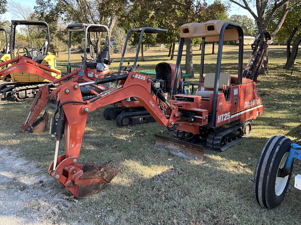 2006 Ditch Witch Excavator