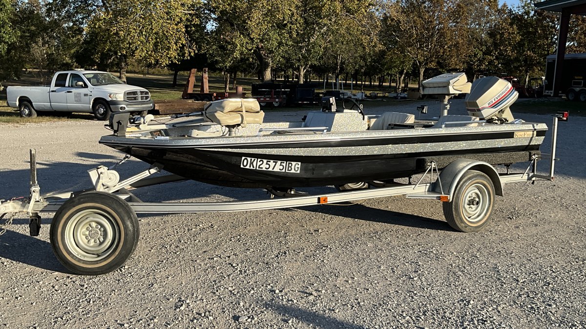 1977 Kingfisher Boat & EVINRUDE Motor