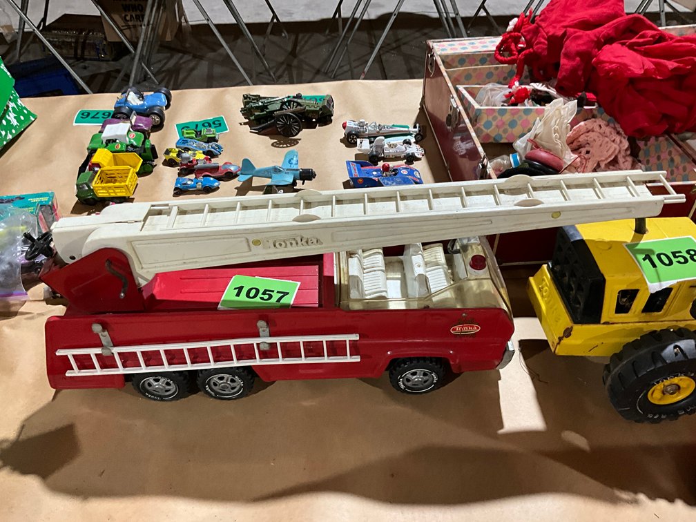 1 Tonka Pressed Steel Red Fire Ladder Truck 