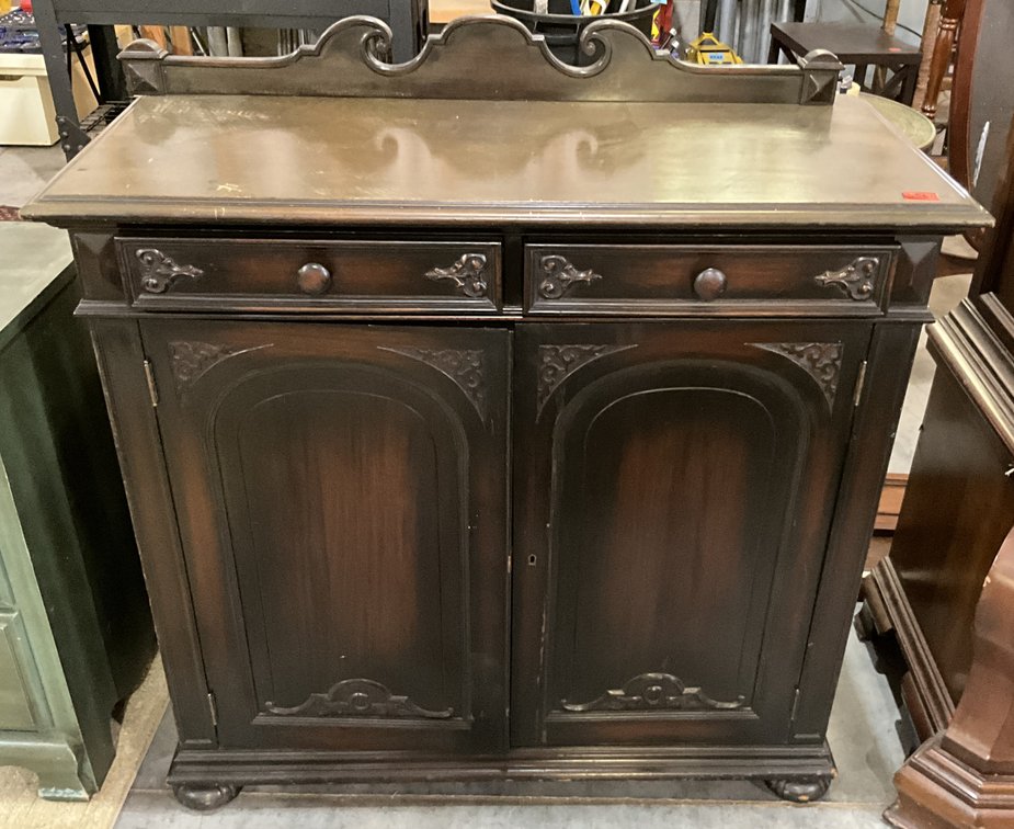 Windsor Side Board 