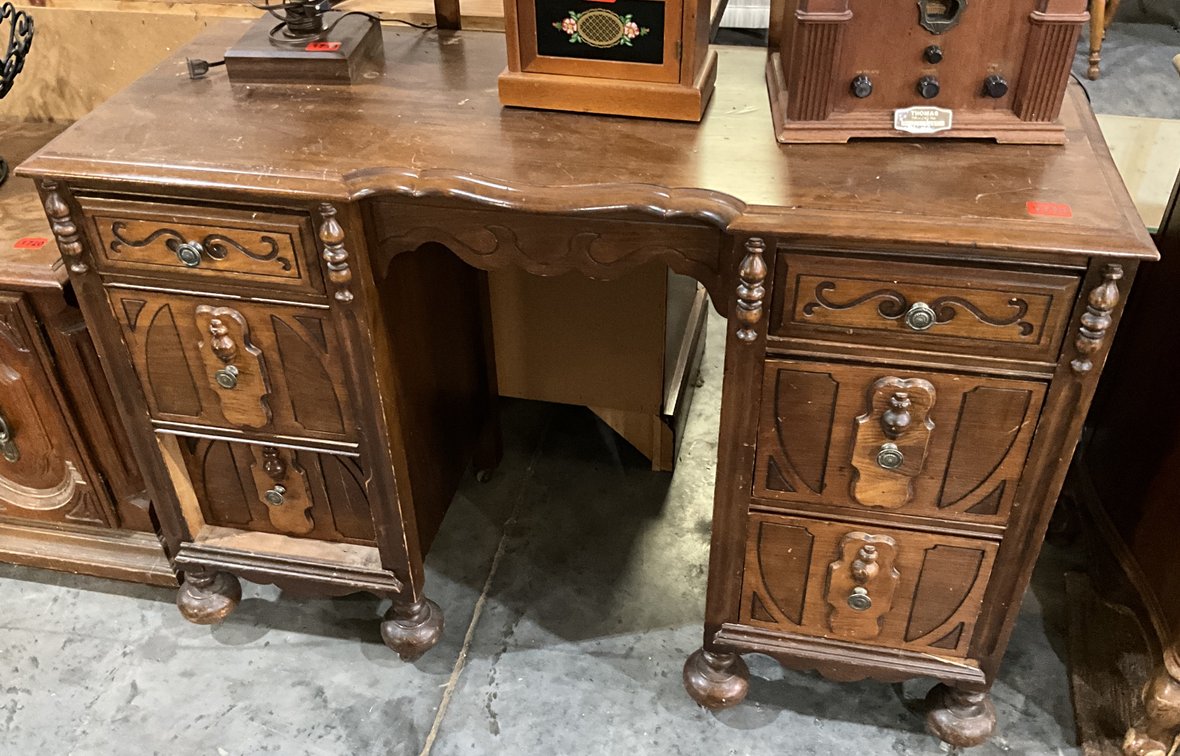 Vintage Vanity Dresser 