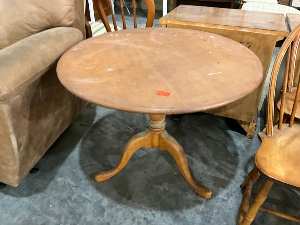 Oval Table 32" Diameter 26"  Tall 