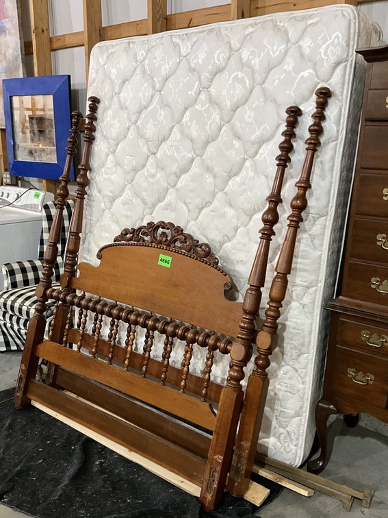 Vintage Maple Full Size Bed 