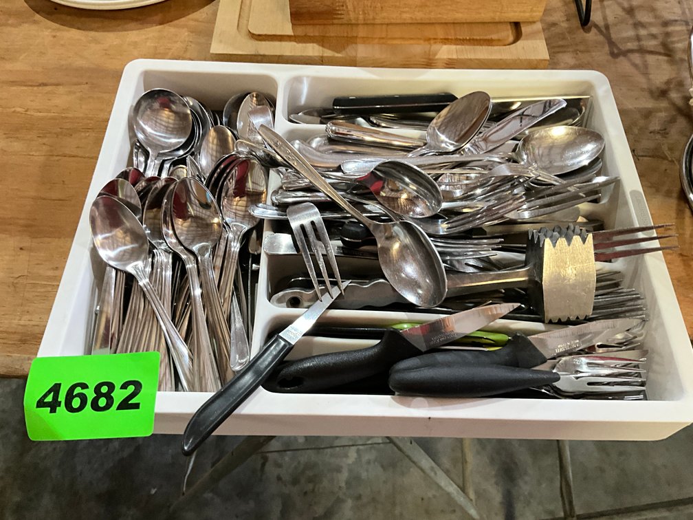 Tray & Contents Forks, Spoons, Knives 