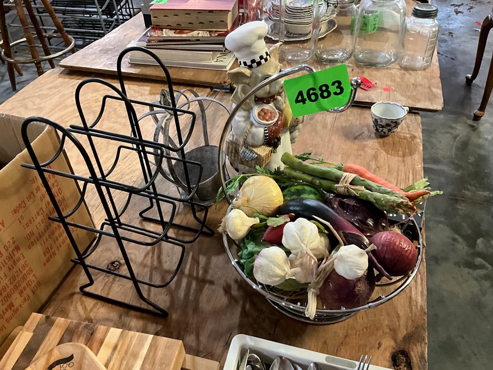 5 Pcs Wine Rack, Pig Figurine, 1 Counter Piece Bowl, Etc.