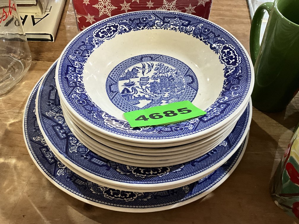 11 Pcs Of Willoware - 7 Bowls, 3 Serving Bowls, & 1 Platter 