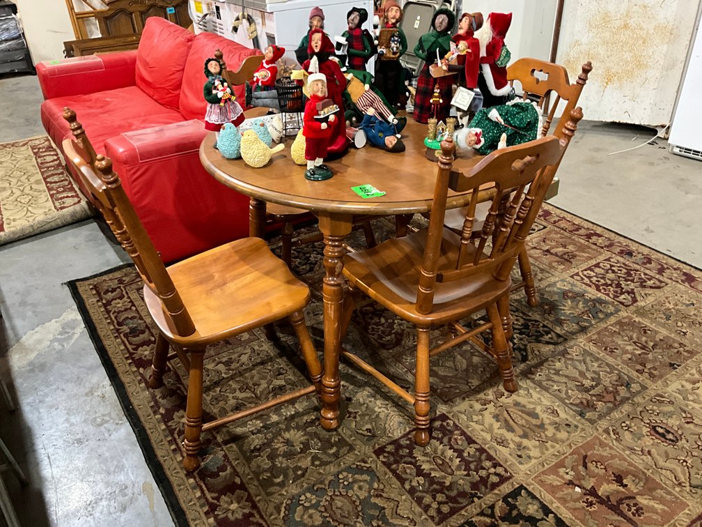 40" Oval Maple Dinner Table & Four Chairs 