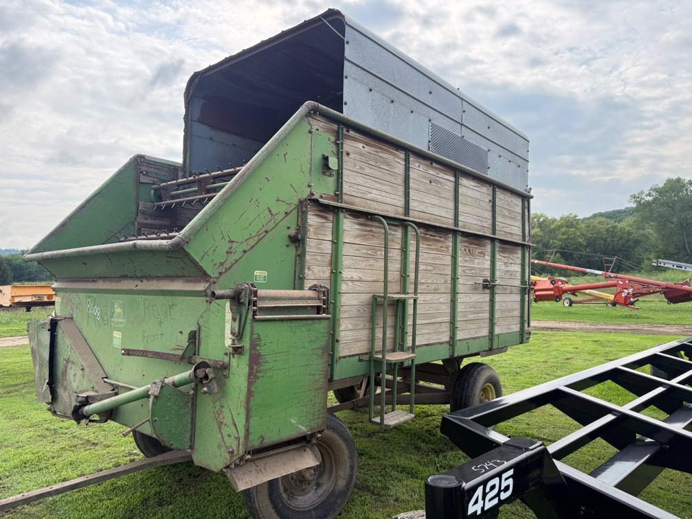 John Deere 112