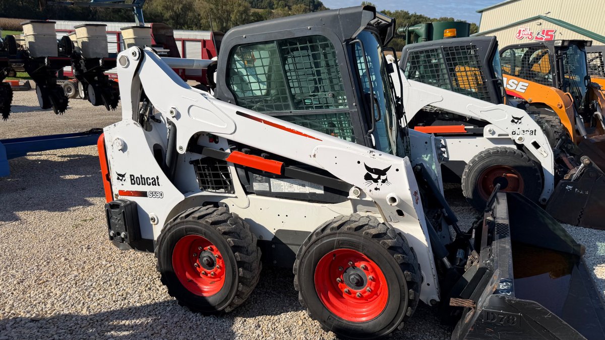 2016 Bobcat S590