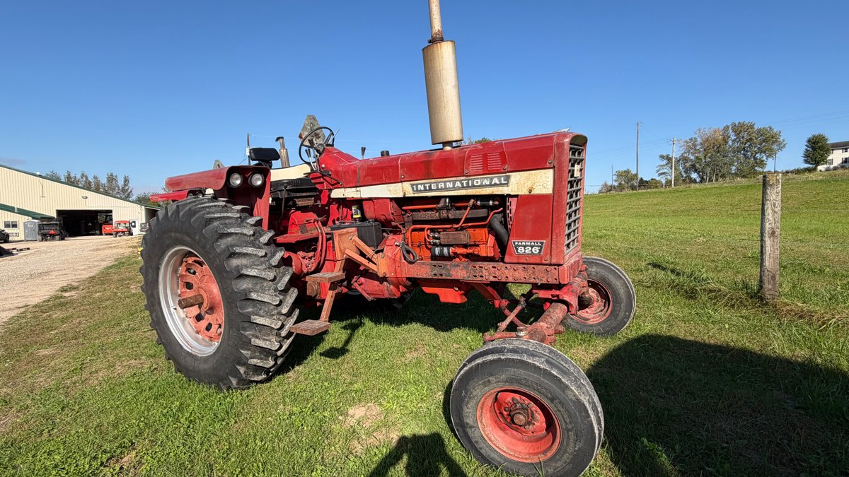 International 826