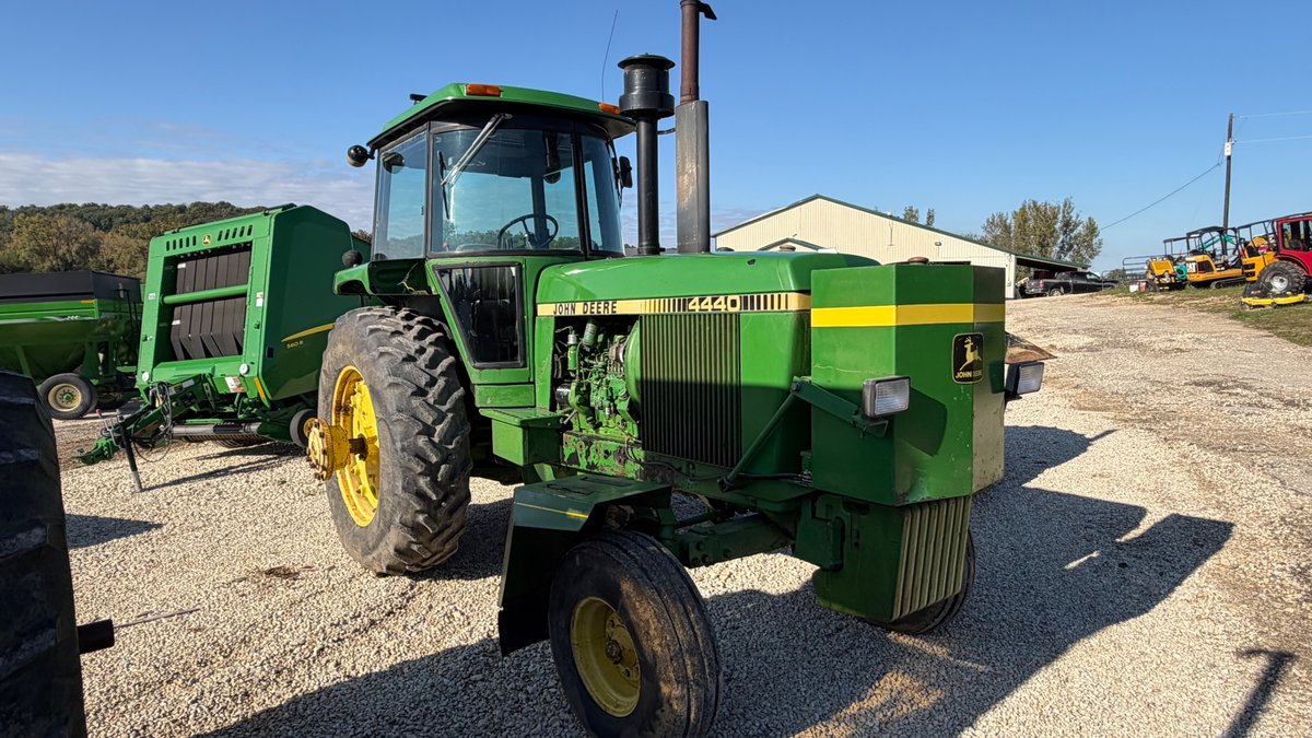 John Deere 4440