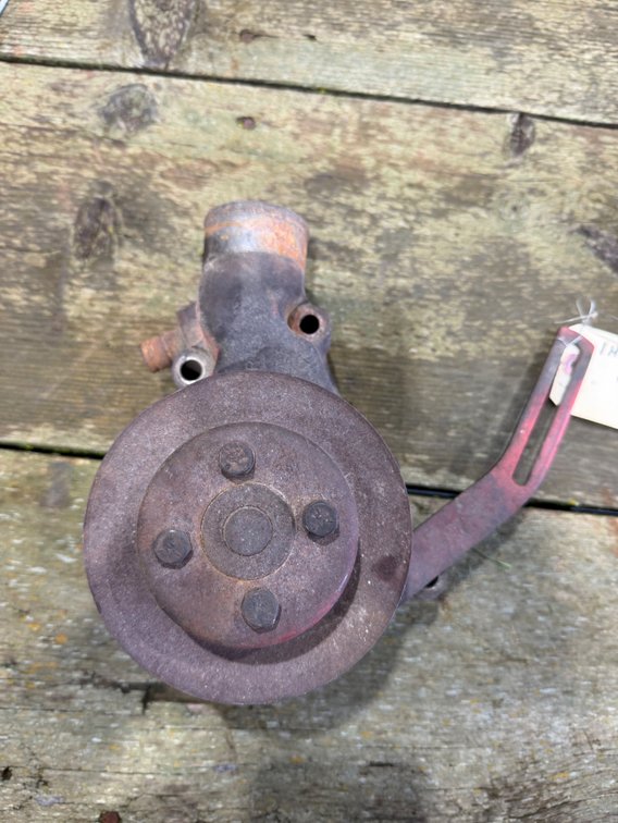 Farmall 460, 560 Water Pump