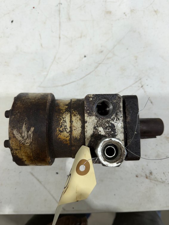Farmall 460-560 Hydraulic Orbital Motor - Location: Joel's Tractors and Auction - Strawberry Point, Iowa