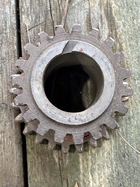 Original John Deere B Transmission Countershaft Idler Gear - Location: Joel's Tractors and Auction, LLC - Strawberry Point, IA
