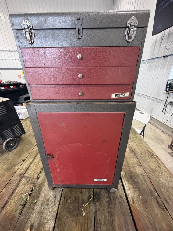 Delta 5-Drawer Tool Box with Tools - Location: Joel's Tractors and Auction, LLC - Strawberry Point, IA