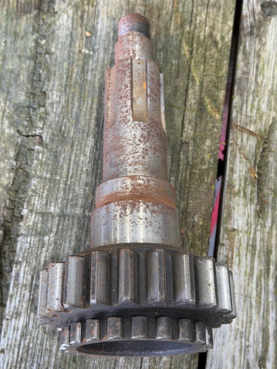 New Old Stock John Deere 70 Tractor Countershaft Drive and 21-Tooth Gear - Location: Joel's Tractors and Auction, LLC - Strawberry Point, IA