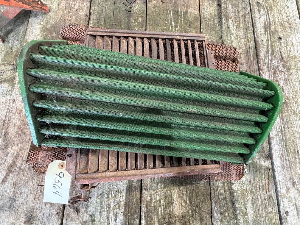 Various John Deere and International Grill Screens - Location: Joel's Tractors & Auction, LLC - Strawberry Point, IA