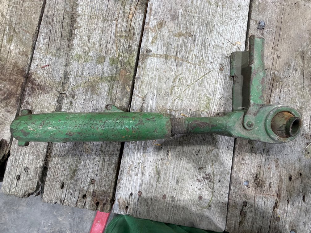 Original John Deere 3020-4020-3010-4010 Tractor Center Link End Arm - Location: Joel's Tractors & Auction - Strawberry Pt, IA.
