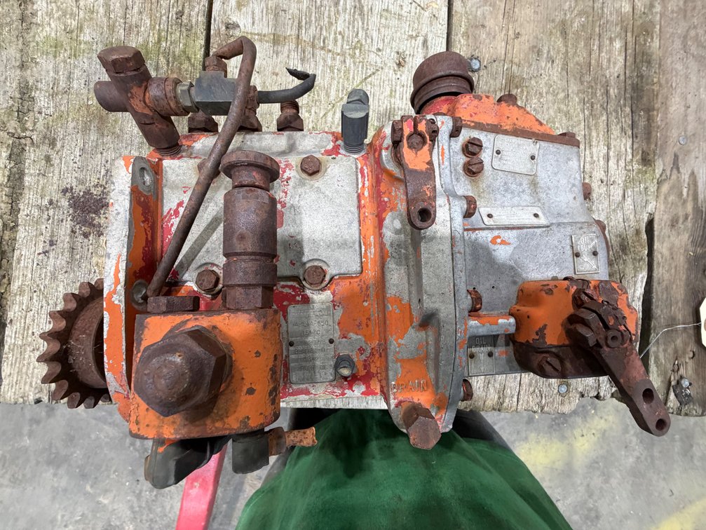 Original Case 800-400-30 Tractor Injection Pump - Location: Joel's Tractors & Auction -Strawberry Pt, IA.