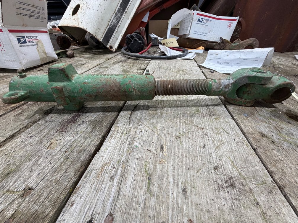 Original John Deere 4250-4255 3-Pt. Top Link 4440-4450-4455 - Location: Joel's Tractors & Auction - Strawberry Pt, IA.