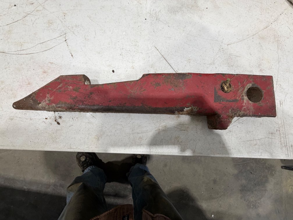 International Fast-Hitch Arm - Location: Joel's Tractors & Auction - Strawberry Pt, IA