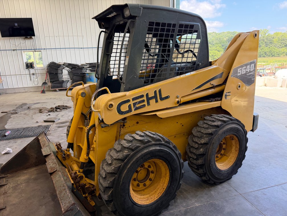 Gehl 5640E Skid Loader