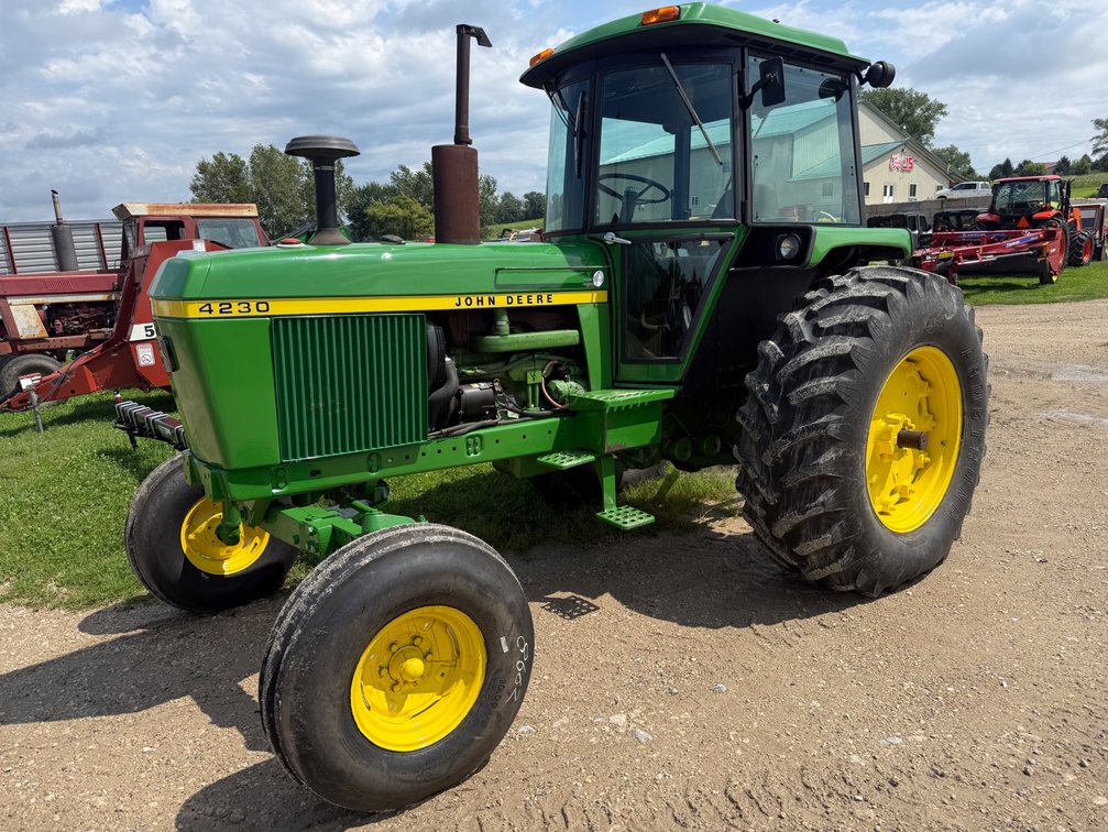 John Deere 4230