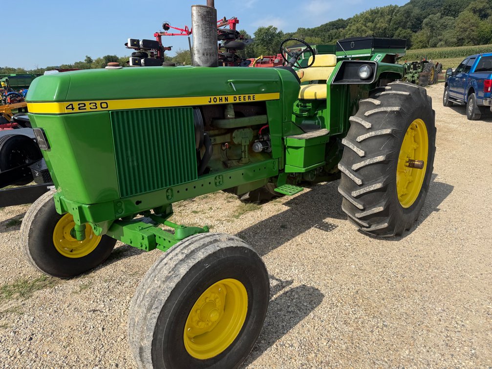 John Deere 4230