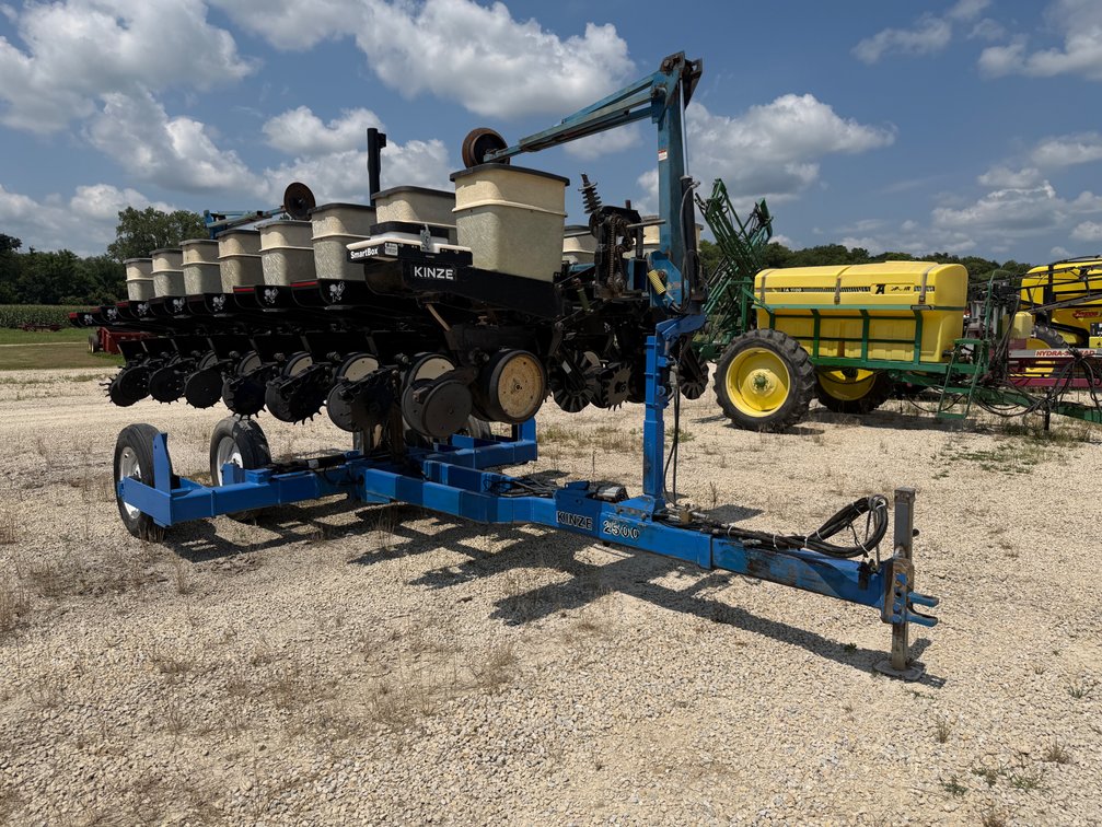 Kinze 2500