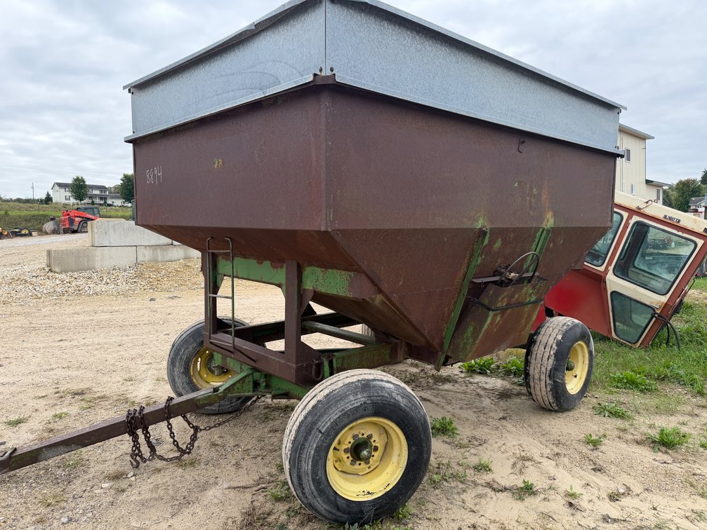 Dakon Gravity Box on John Deere Six-Bolt Running Gear
