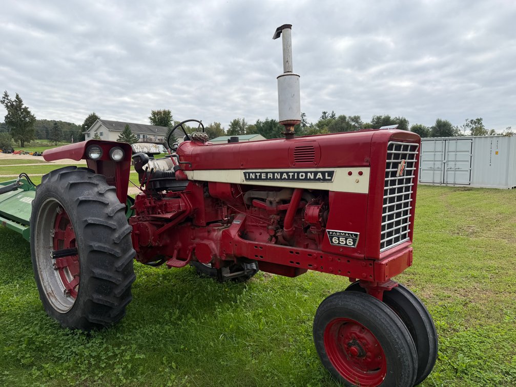 International Harvester 656
