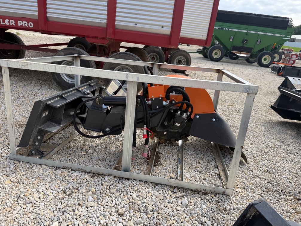 Wolverine stump grinder with controller